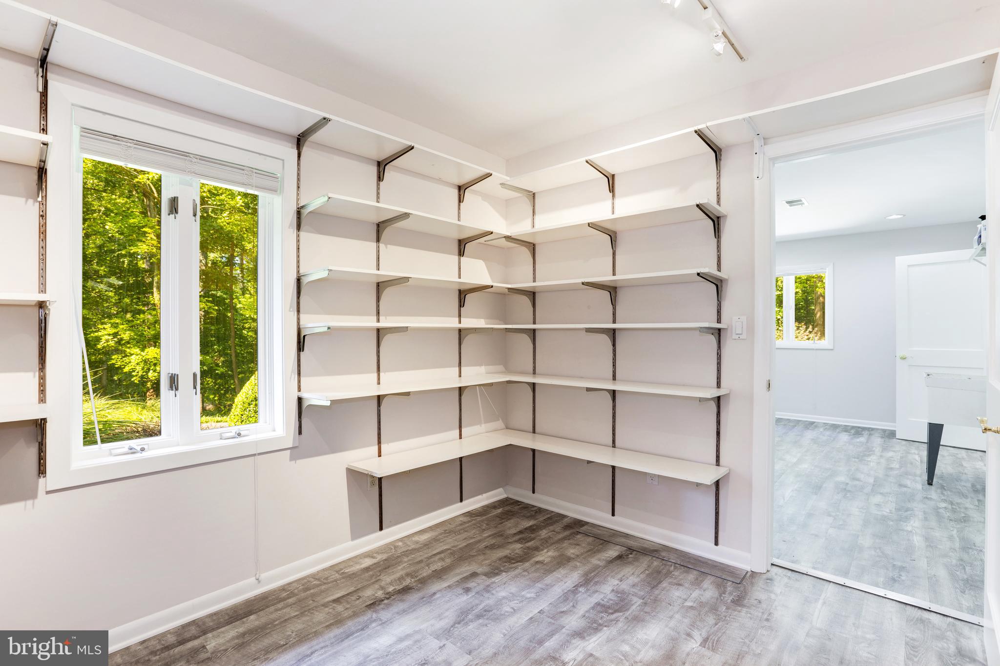 11220 Popes Head Road Fairfax, VA 22030 - Photo 15 of 49 HUGE Pantry w/ New Flooring