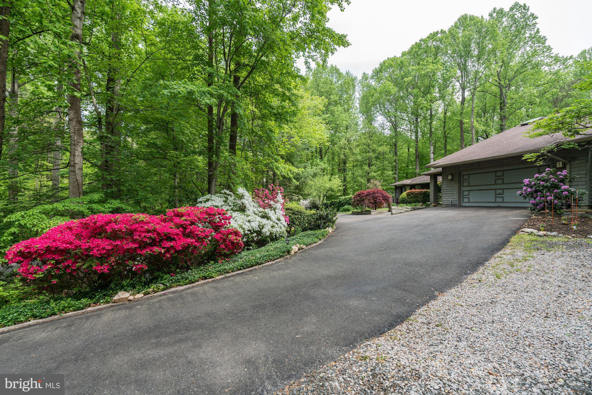 11220 Popes Head Road Fairfax, VA 22030 - Photo 36 of 49 Circular Driveway
