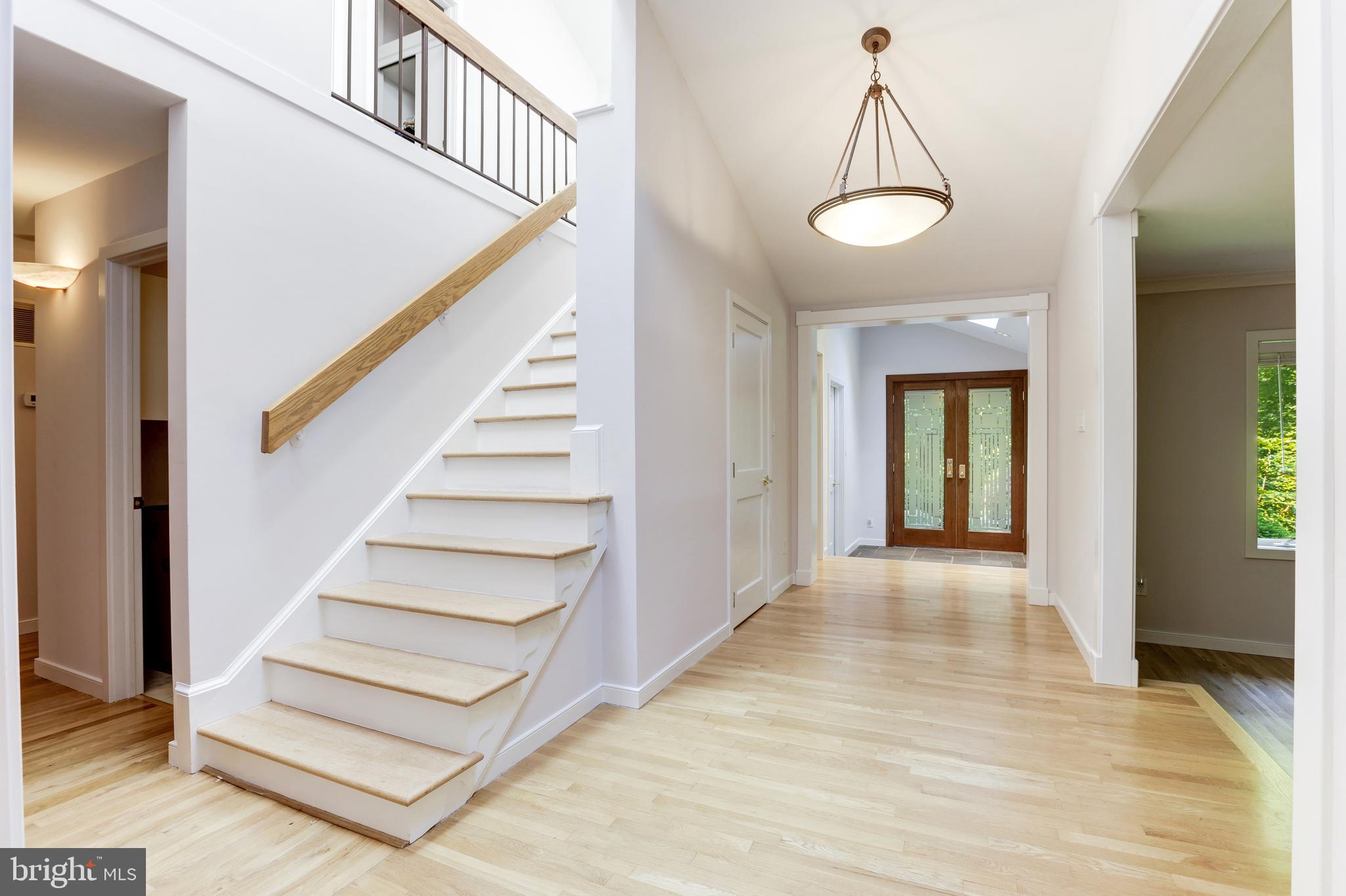 11220 Popes Head Road Fairfax, VA 22030 - Photo 5 of 49 Hardwood Stairs