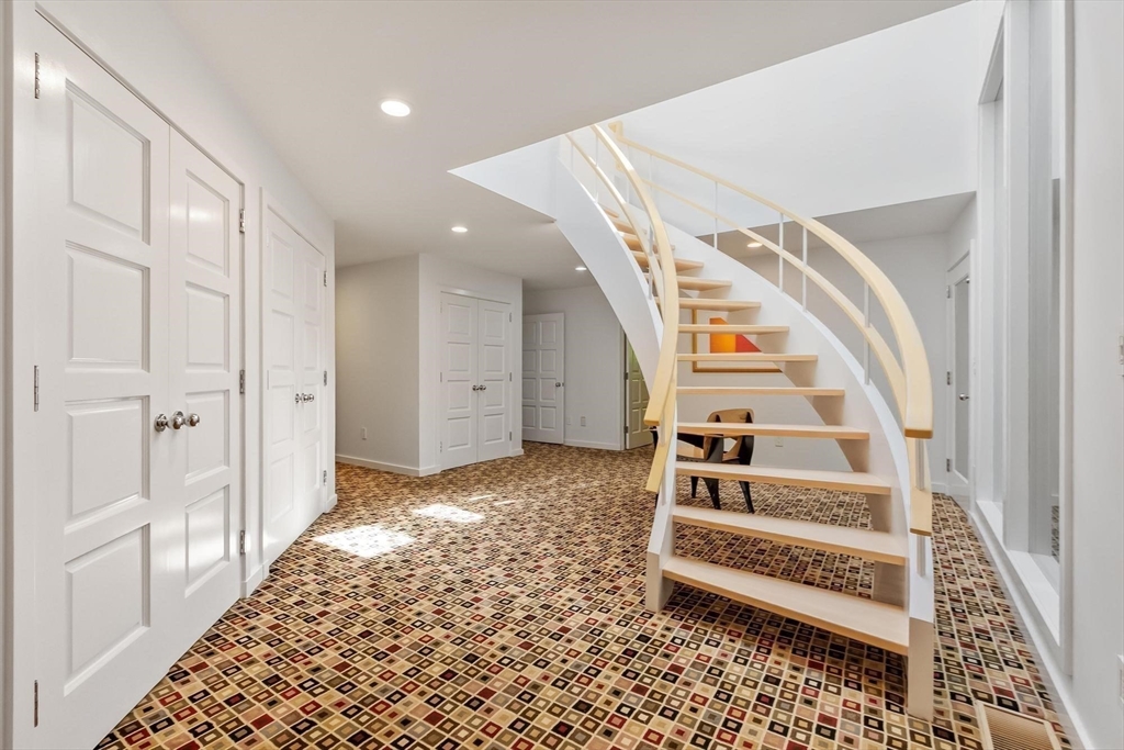 389 River Road Carlisle, MA 01741 - Photo 15 of 39