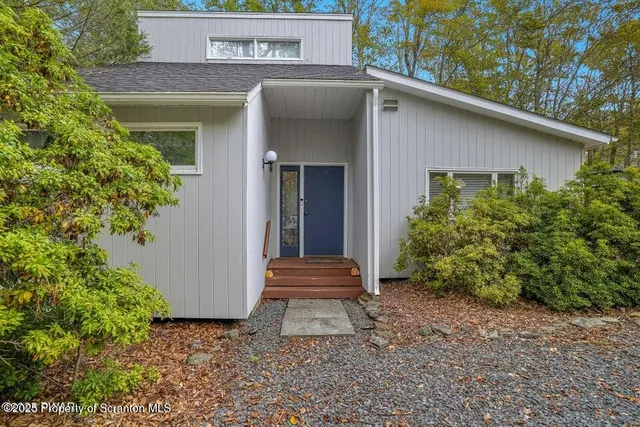 $374,900 | 1045 Mountain Top Drive, Lake Ariel, PA 18436