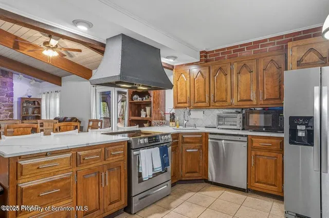 $374,900 | 1045 Mountain Top Drive, Lake Ariel, PA 18436