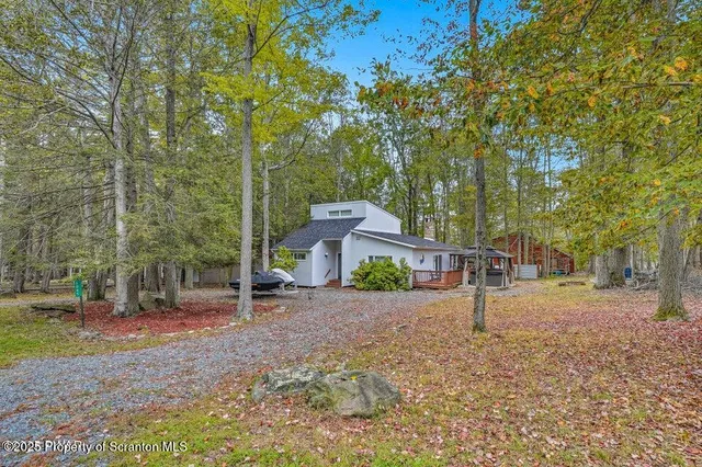 $374,900 | 1045 Mountain Top Drive, Lake Ariel, PA 18436