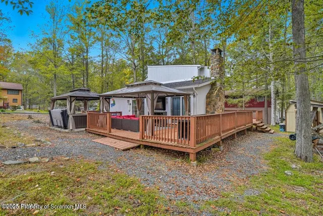 $374,900 | 1045 Mountain Top Drive, Lake Ariel, PA 18436