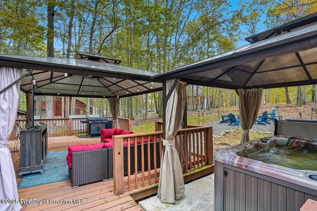 $374,900 | 1045 Mountain Top Drive, Lake Ariel, PA 18436