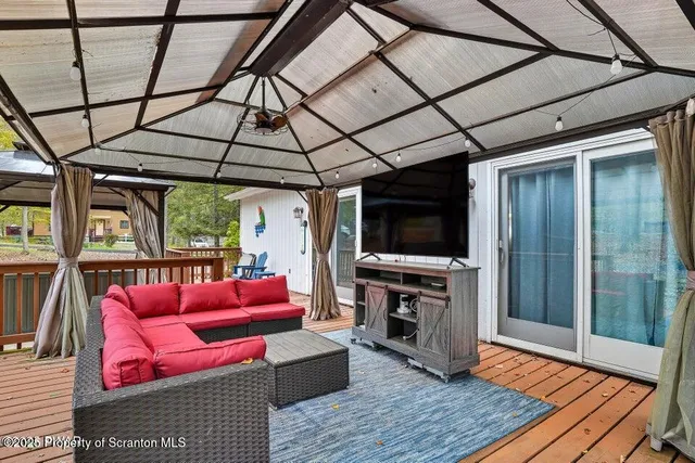 $374,900 | 1045 Mountain Top Drive, Lake Ariel, PA 18436