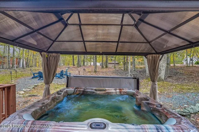 $374,900 | 1045 Mountain Top Drive, Lake Ariel, PA 18436