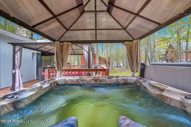 $374,900 | 1045 Mountain Top Drive, Lake Ariel, PA 18436