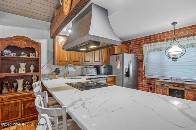 $374,900 | 1045 Mountain Top Drive, Lake Ariel, PA 18436