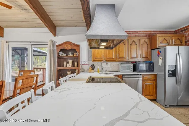 $374,900 | 1045 Mountain Top Drive, Lake Ariel, PA 18436