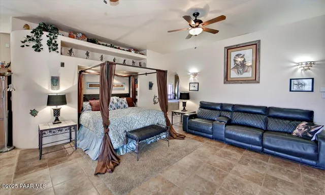 a view of an entryway with workspace