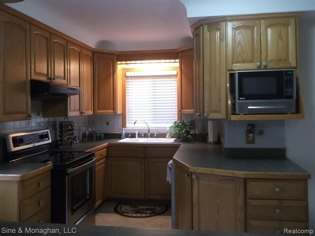 1854 Prestwick Road Grosse Pointe, MI 48236 - Photo 4 of 24 DSCF2513.JPG