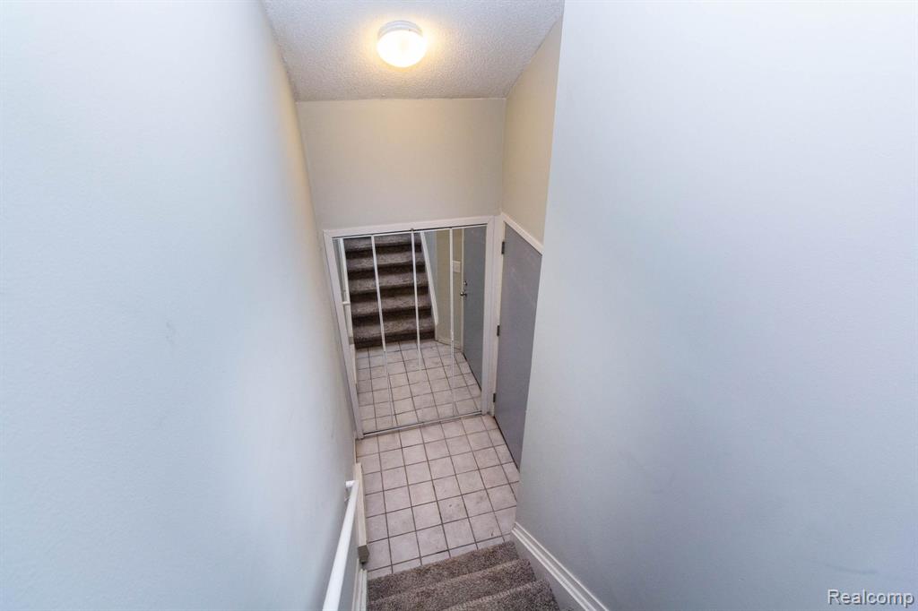 6580 Ridgefield Circle, Unit 202 West Bloomfield, MI 48322 - Photo 4 of 23