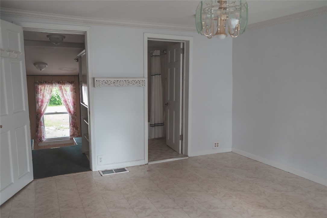 4624 Alabama Road Shelby, NY 14103 - Photo 3 of 43 Entrance/ Dining room