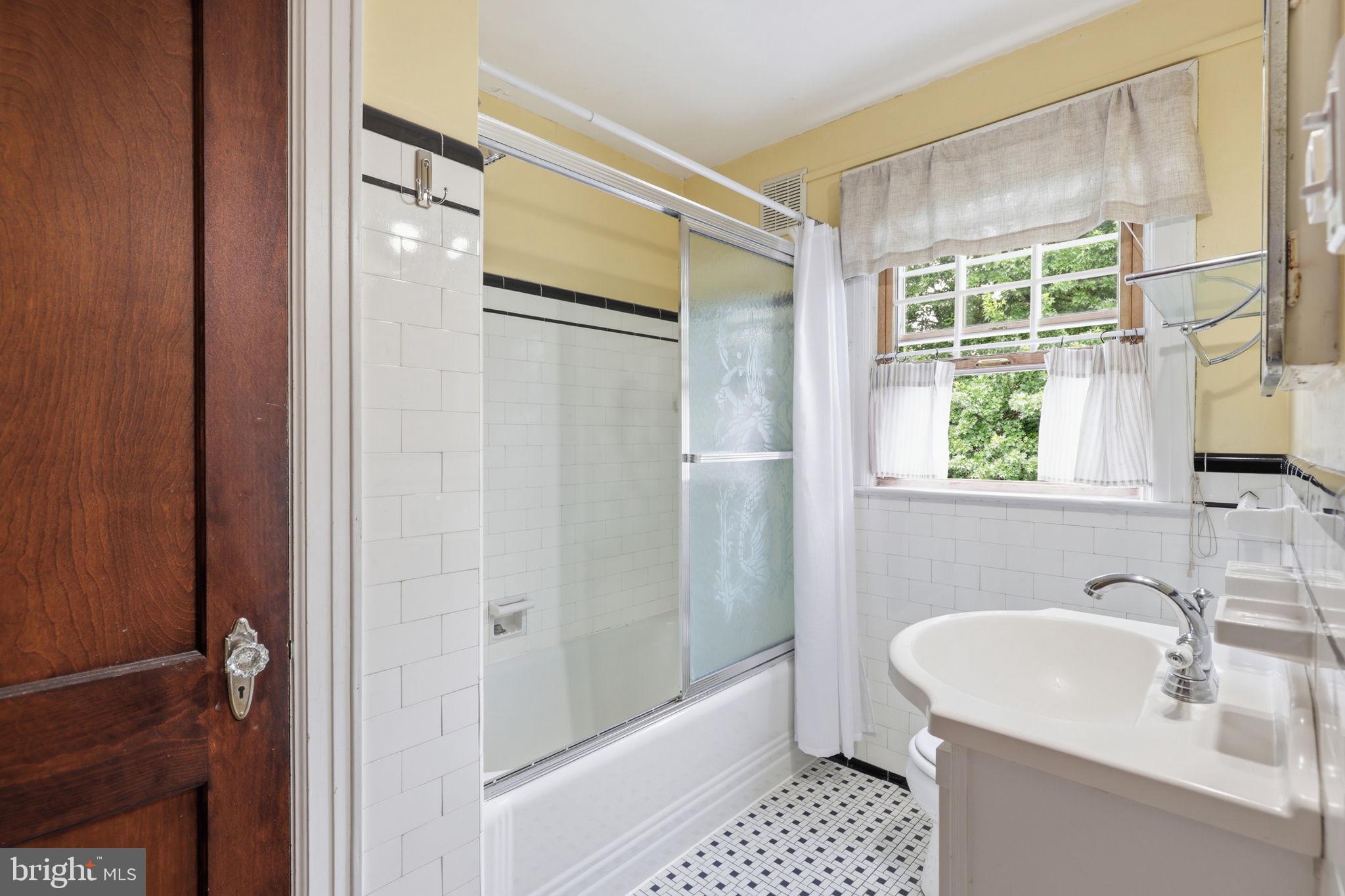 812 South Glebe Road Arlington, VA 22204 - Photo 20 of 25