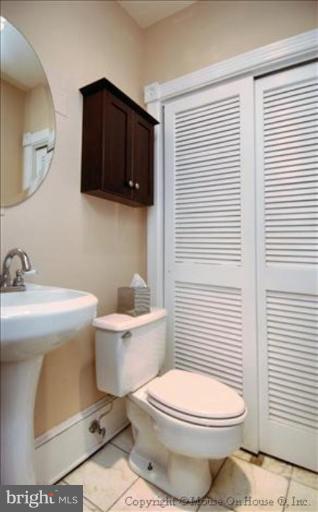 313 East Capitol Street Southeast Washington, DC 20003 - Photo 11 of 24 Half Bath 1