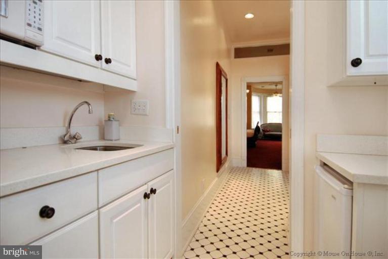 313 East Capitol Street Southeast Washington, DC 20003 - Photo 19 of 24 Upper Level II Kitchenette or may be used as bar
