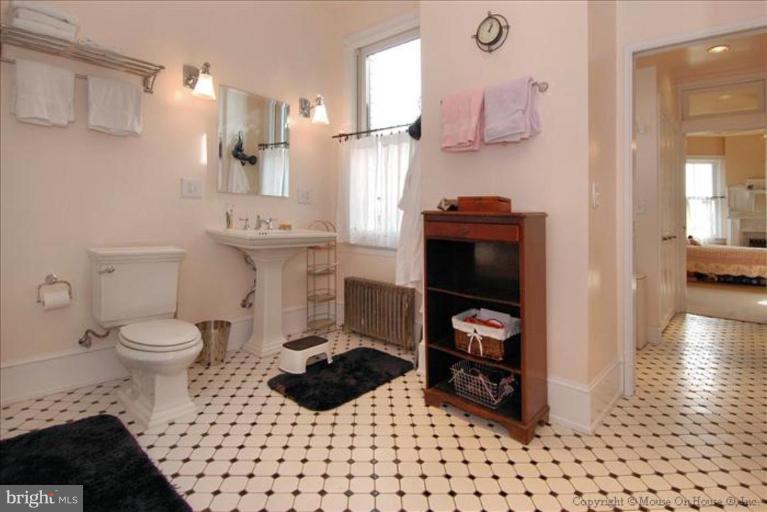 313 East Capitol Street Southeast Washington, DC 20003 - Photo 22 of 24 Master Bath