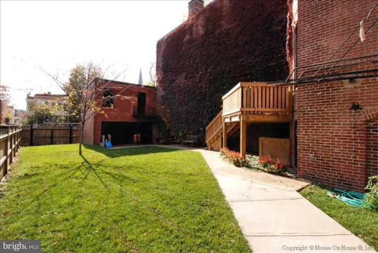 313 East Capitol Street Southeast Washington, DC 20003 - Photo 6 of 24 Back yard