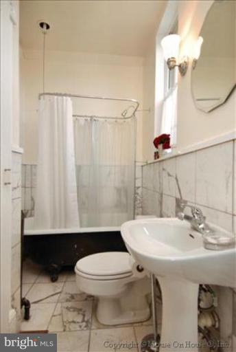 313 East Capitol Street Southeast Washington, DC 20003 - Photo 7 of 24 Bath #1