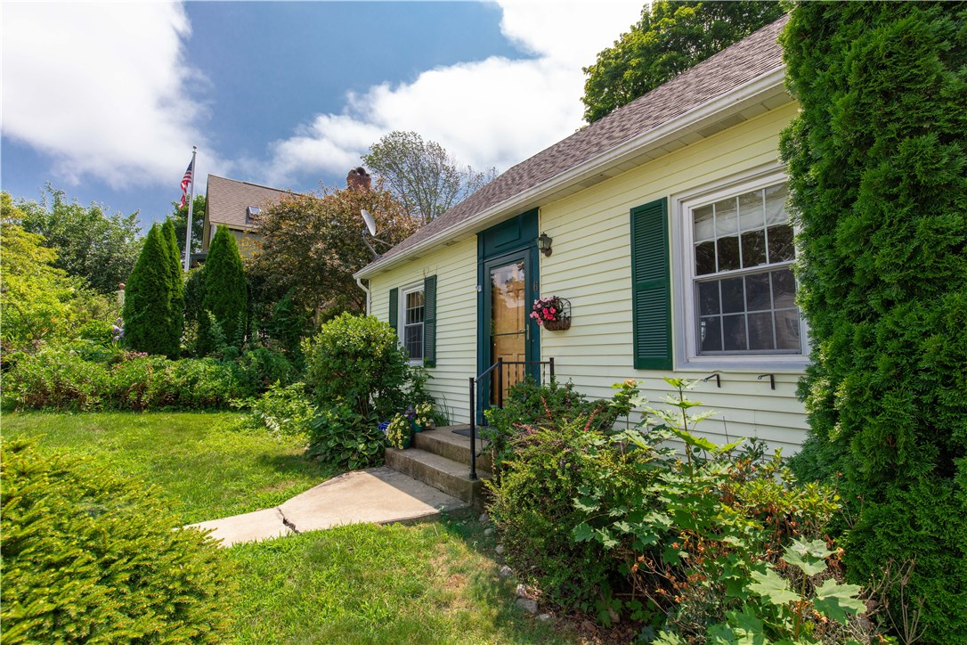 6 Cobblestone Lane Westerly, RI 02891 - Photo 4 of 36 Gallery Image 4