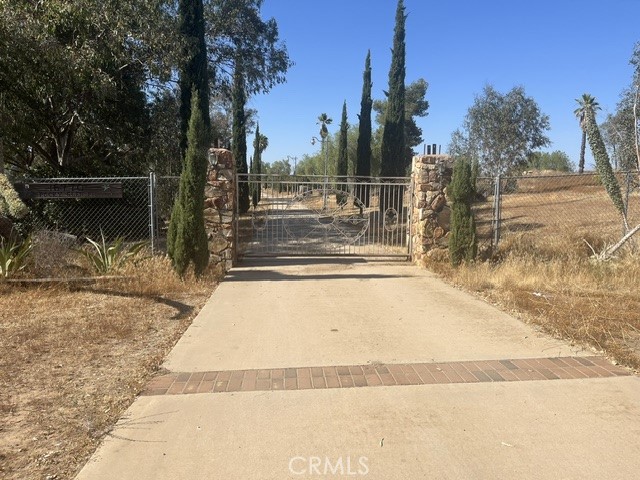 16770 Rocky Glen Road Perris, CA 92570 - Photo 3 of 79 Front Gate