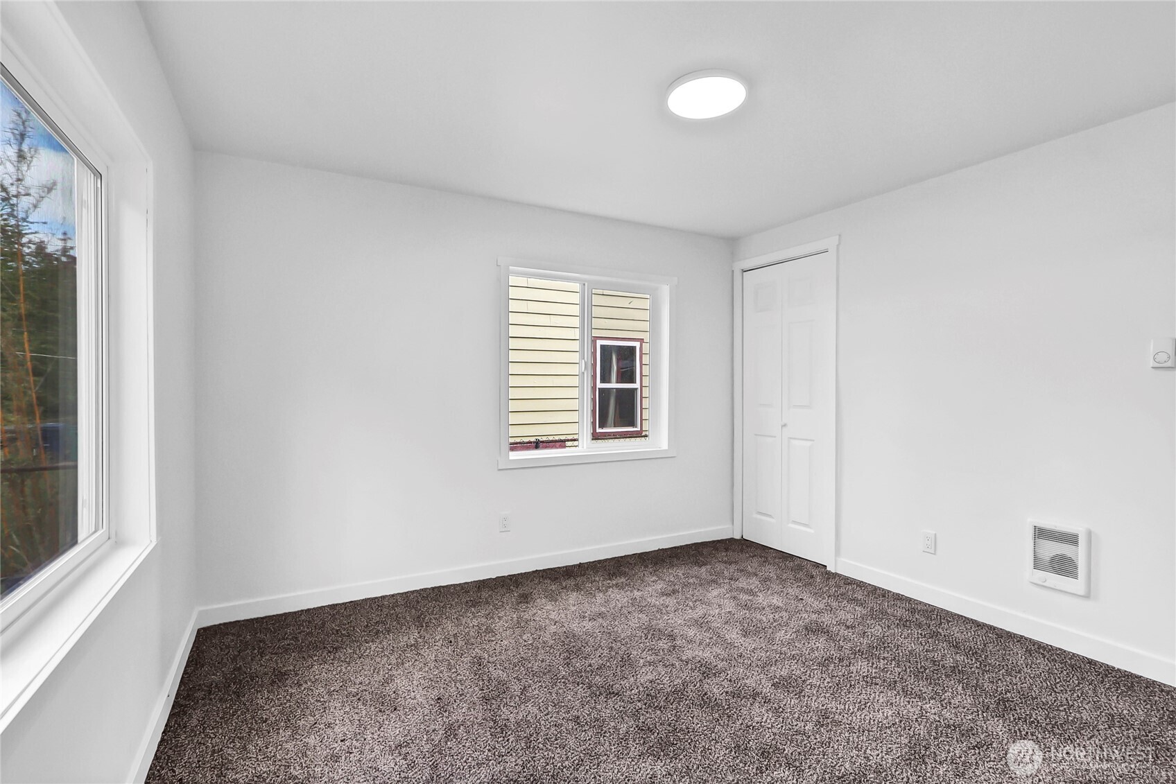 12034 68th Avenue South Seattle, WA 98178 - Photo 11 of 22