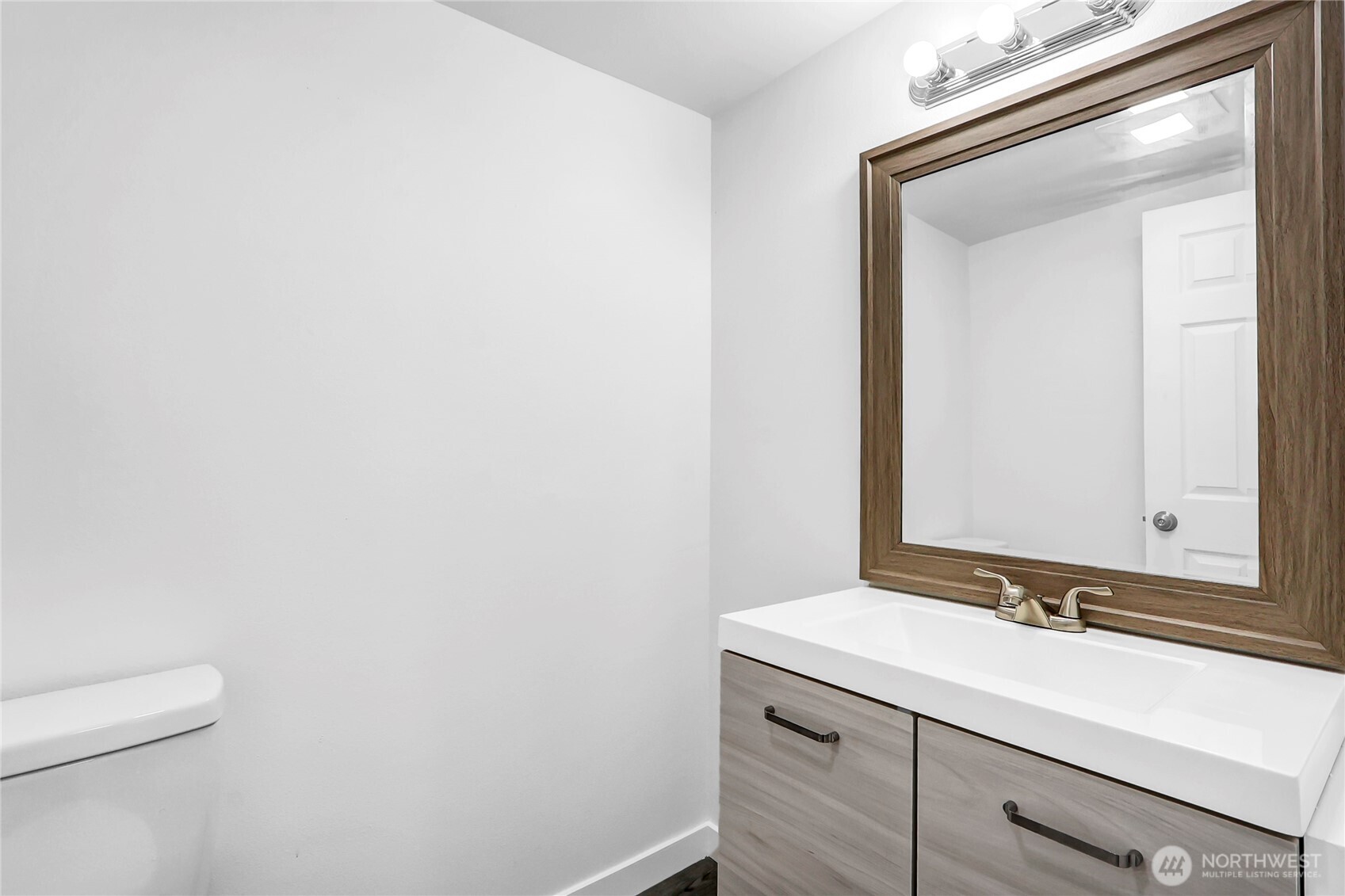 12034 68th Avenue South Seattle, WA 98178 - Photo 13 of 22