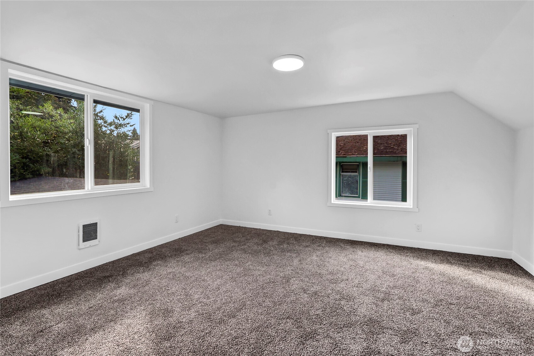 12034 68th Avenue South Seattle, WA 98178 - Photo 15 of 22