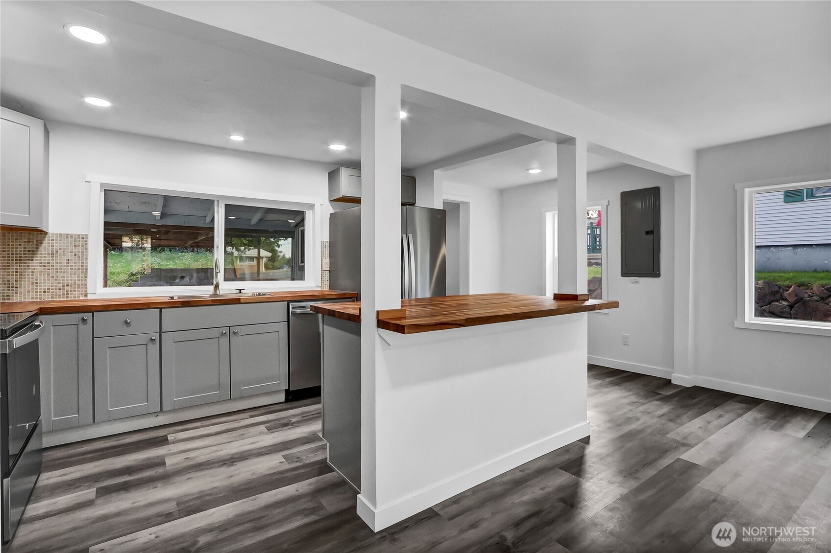 12034 68th Avenue South Seattle, WA 98178 - Photo 5 of 22