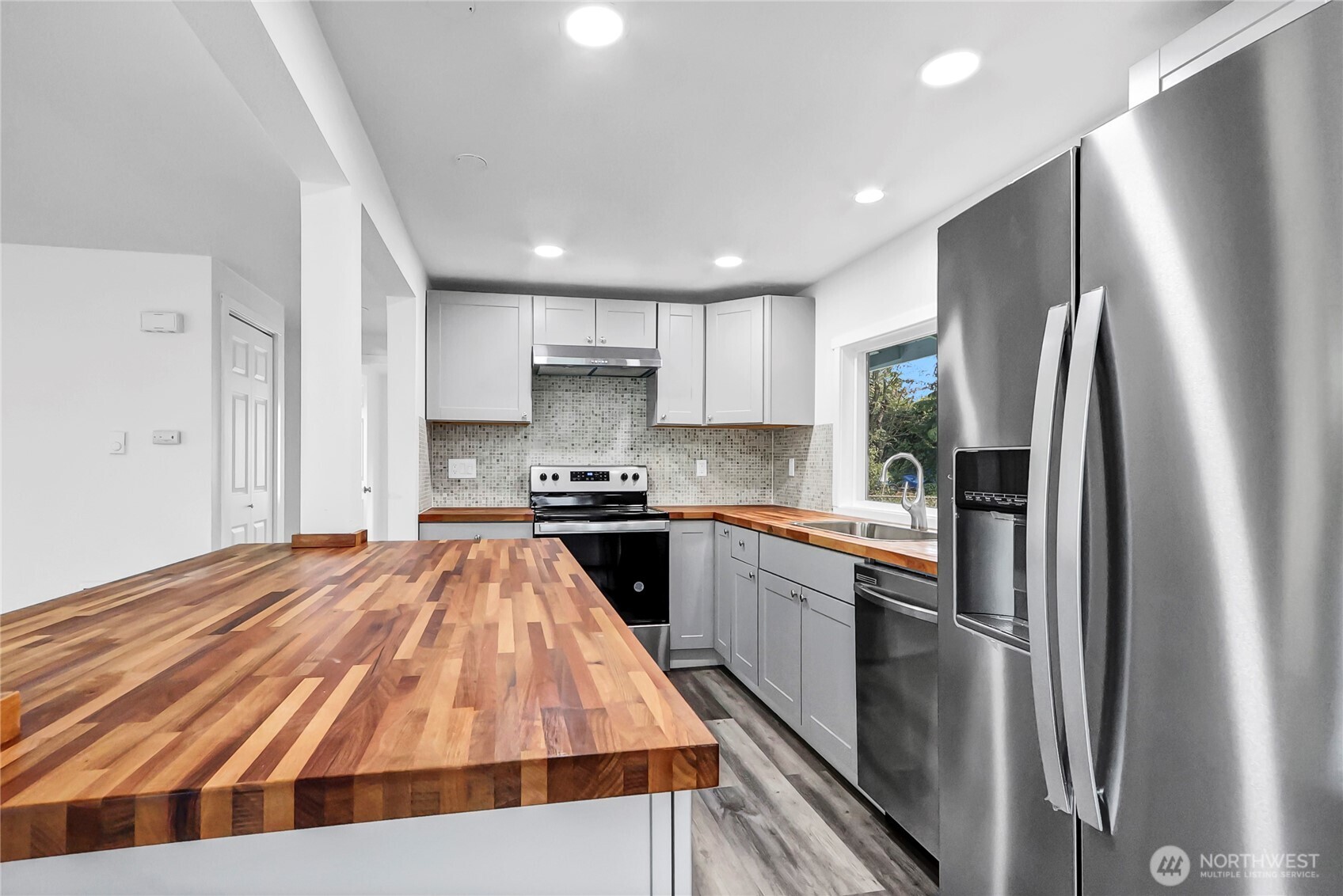 12034 68th Avenue South Seattle, WA 98178 - Photo 6 of 22