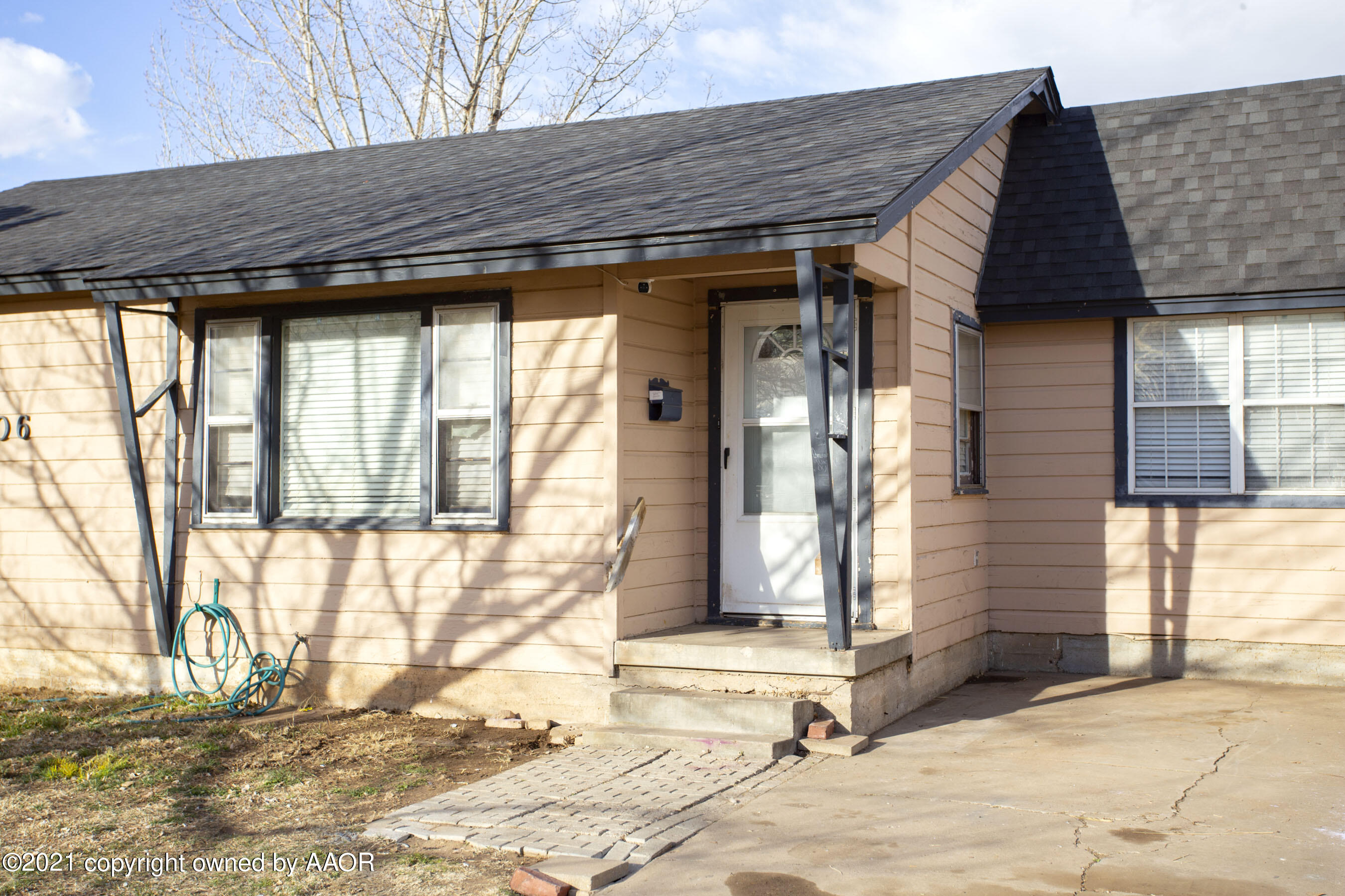 4406 South Lipscomb Street Amarillo, TX 79110 - Photo 1 of 25 Front