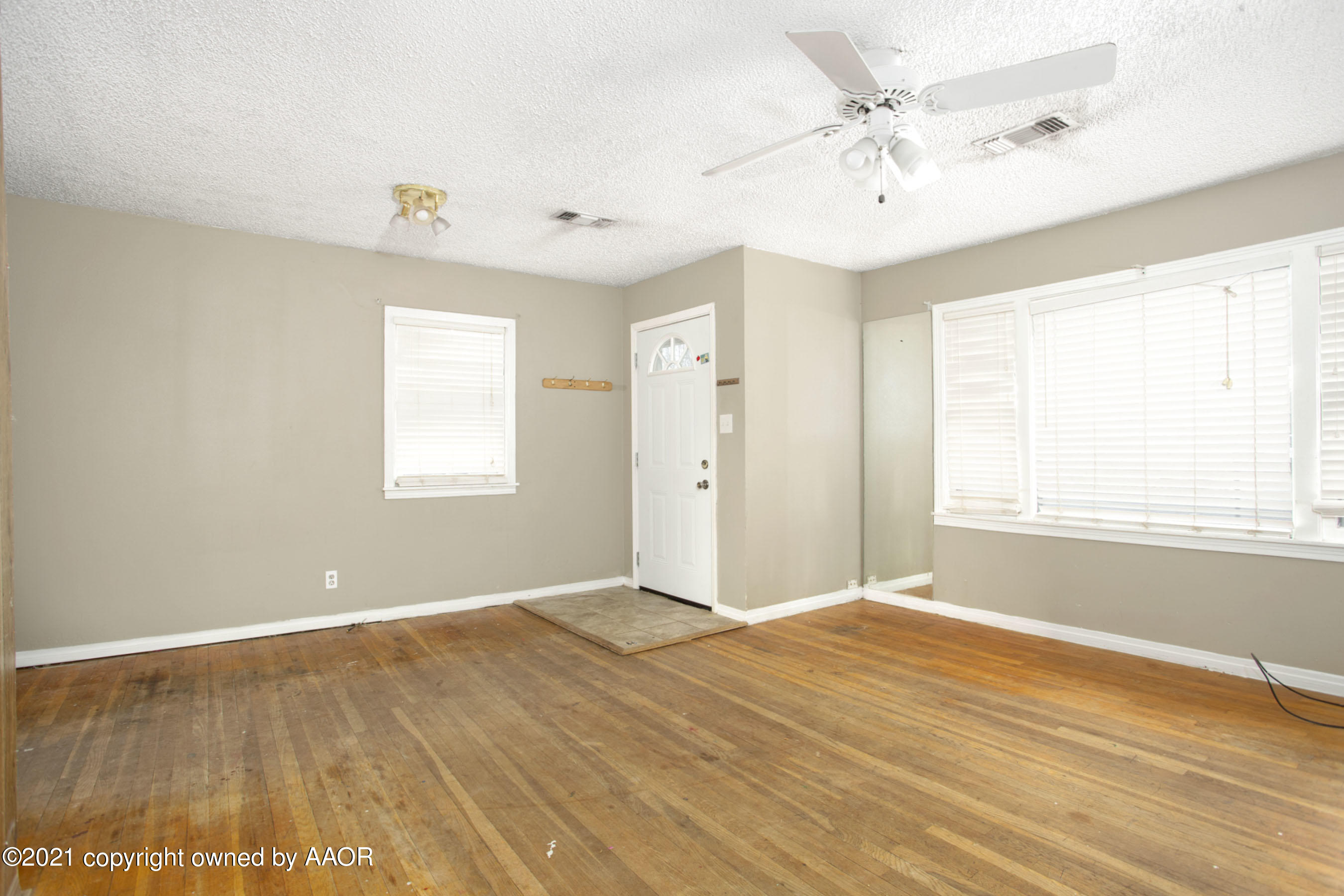 4406 South Lipscomb Street Amarillo, TX 79110 - Photo 4 of 25 Living