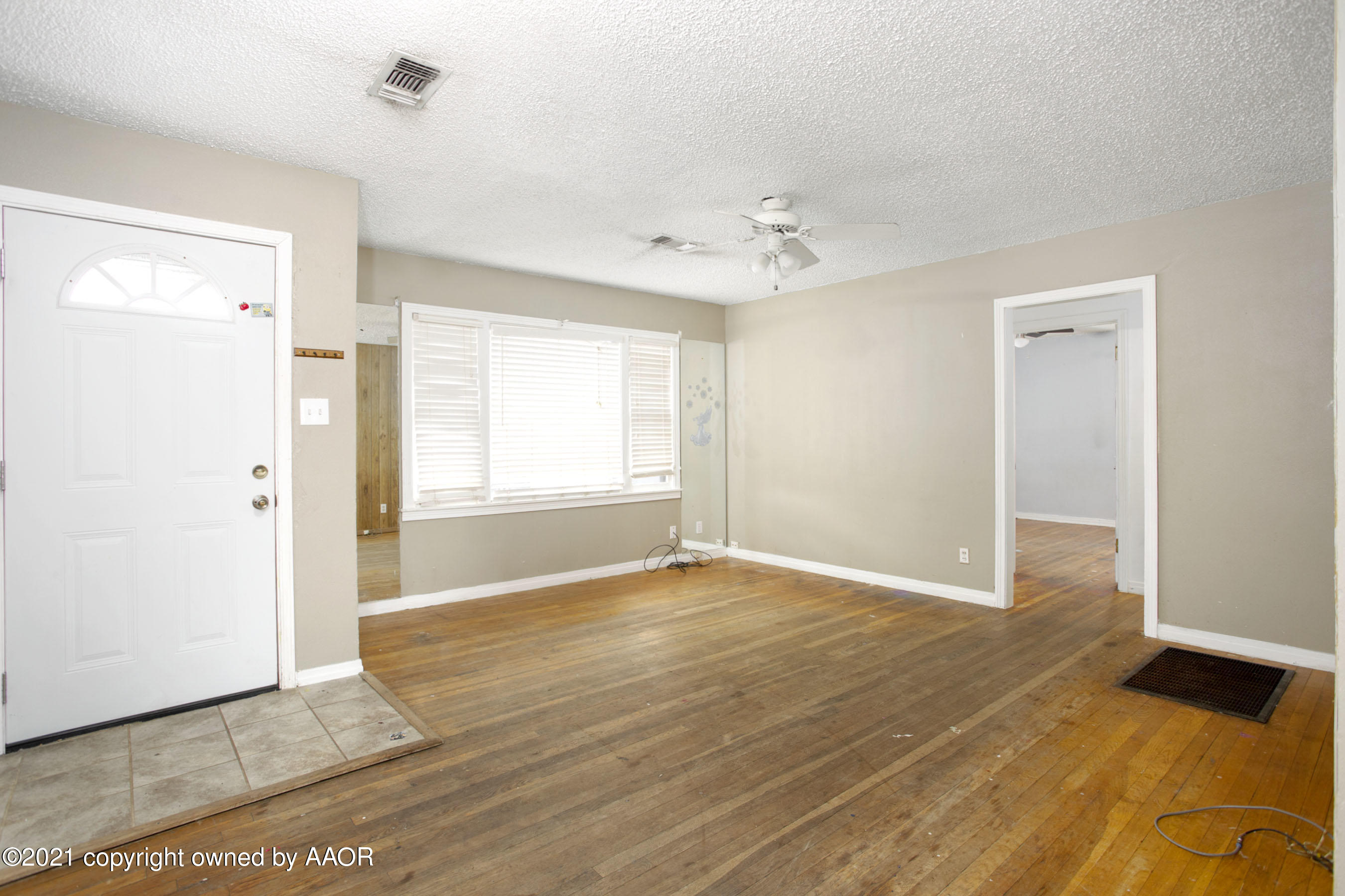 4406 South Lipscomb Street Amarillo, TX 79110 - Photo 5 of 25 Living