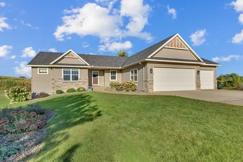$470,000 | 7600 12th Street Northwest, Willmar, MN 56288