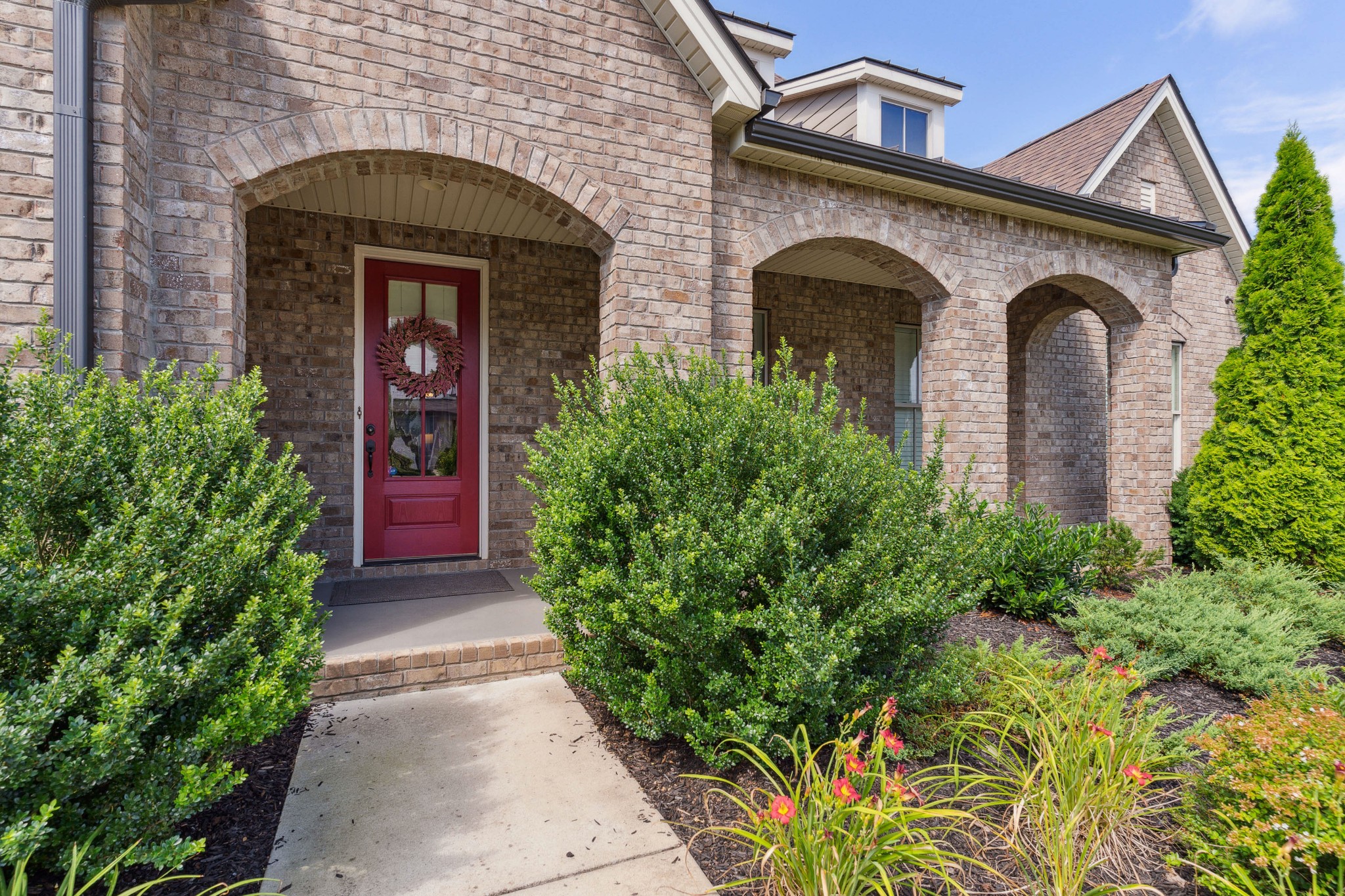 114 Vanner Road Mount Juliet, TN 37122 - Photo 4 of 39 a front view of a house with plants