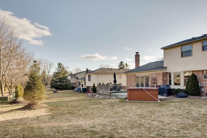 560 Pinehurst Drive Rochester, MI 48309 - Photo 29 of 31 31235507-28.JPG