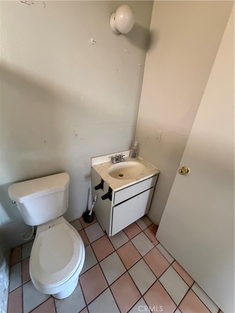 38400 Fisher Road Anza, CA 92539 - Photo 15 of 46 Main Floor Bathroom