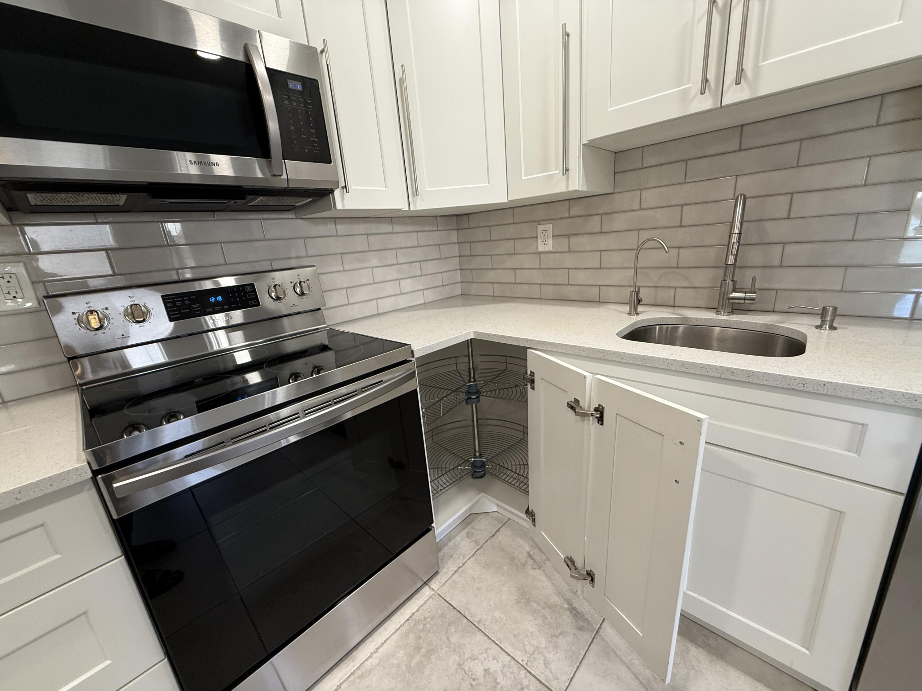 855 Normandy Trail, Unit 855 Delray Beach, FL 33484 - Photo 5 of 14 S/S APPLIANCES