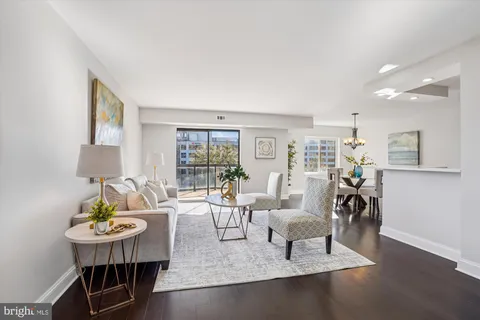 $450,000 | 8340 Greensboro Drive, Unit 618, McLean, VA 22102