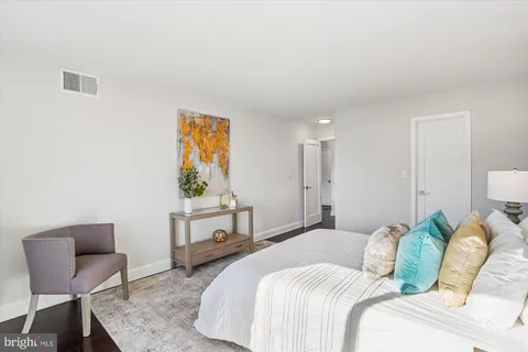 $450,000 | 8340 Greensboro Drive, Unit 618, McLean, VA 22102