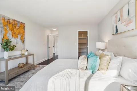 $450,000 | 8340 Greensboro Drive, Unit 618, McLean, VA 22102