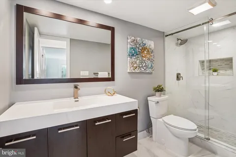 $450,000 | 8340 Greensboro Drive, Unit 618, McLean, VA 22102