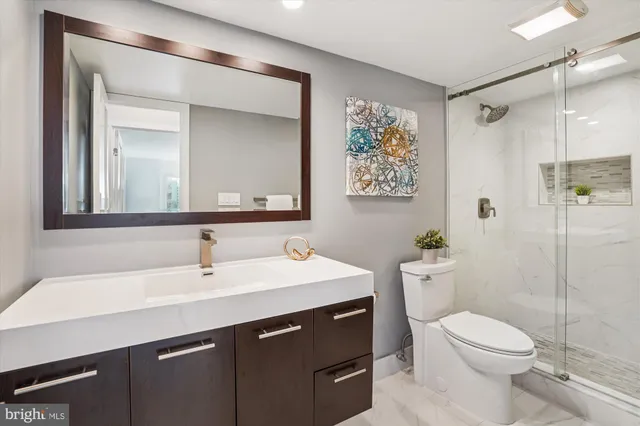 $450,000 | 8340 Greensboro Drive, Unit 618, McLean, VA 22102