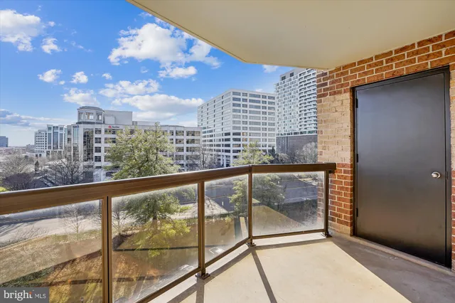 $450,000 | 8340 Greensboro Drive, Unit 618, McLean, VA 22102
