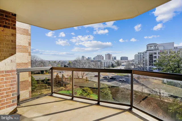 $450,000 | 8340 Greensboro Drive, Unit 618, McLean, VA 22102