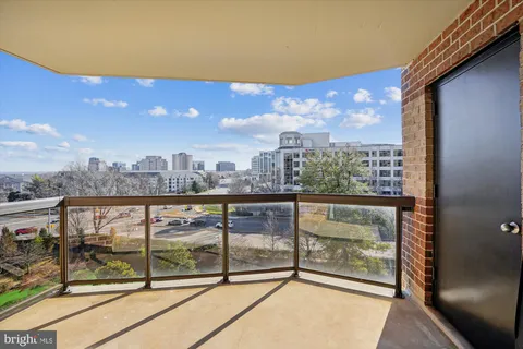 $450,000 | 8340 Greensboro Drive, Unit 618, McLean, VA 22102