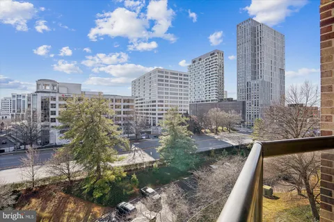 $450,000 | 8340 Greensboro Drive, Unit 618, McLean, VA 22102