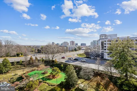$450,000 | 8340 Greensboro Drive, Unit 618, McLean, VA 22102