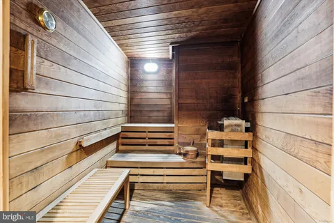 $450,000 | 8340 Greensboro Drive, Unit 618, McLean, VA 22102